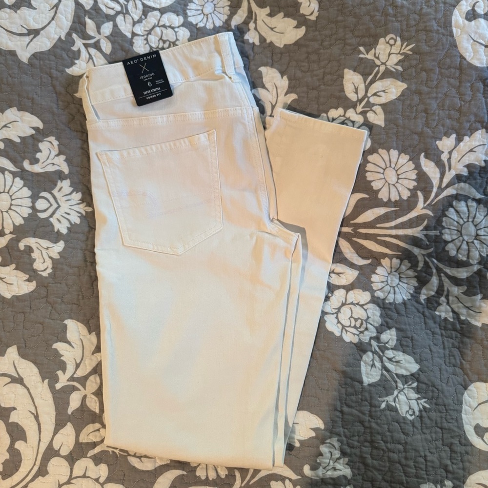 American Eagle, skinny jeans size 6